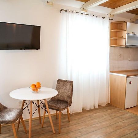 Sara Apartment Τσέτινιε Εξωτερικό φωτογραφία